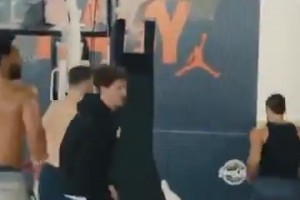 怎么感觉投篮变丝滑了本·西蒙斯开启训练！准备回归NBA！